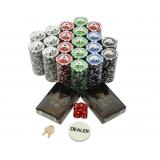 Набор из 500 фишек для покера с номиналом в серебристом кейсе