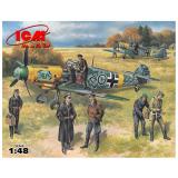 ICM48803  Bf-109F-2 with German pilots & ground personnel
