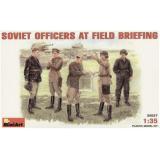 MA35027  Soviet officers at field briefing (Фігури)